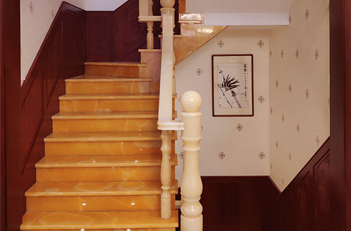 海盐中式别墅室内汉白玉石楼梯的定制安装装饰效果
